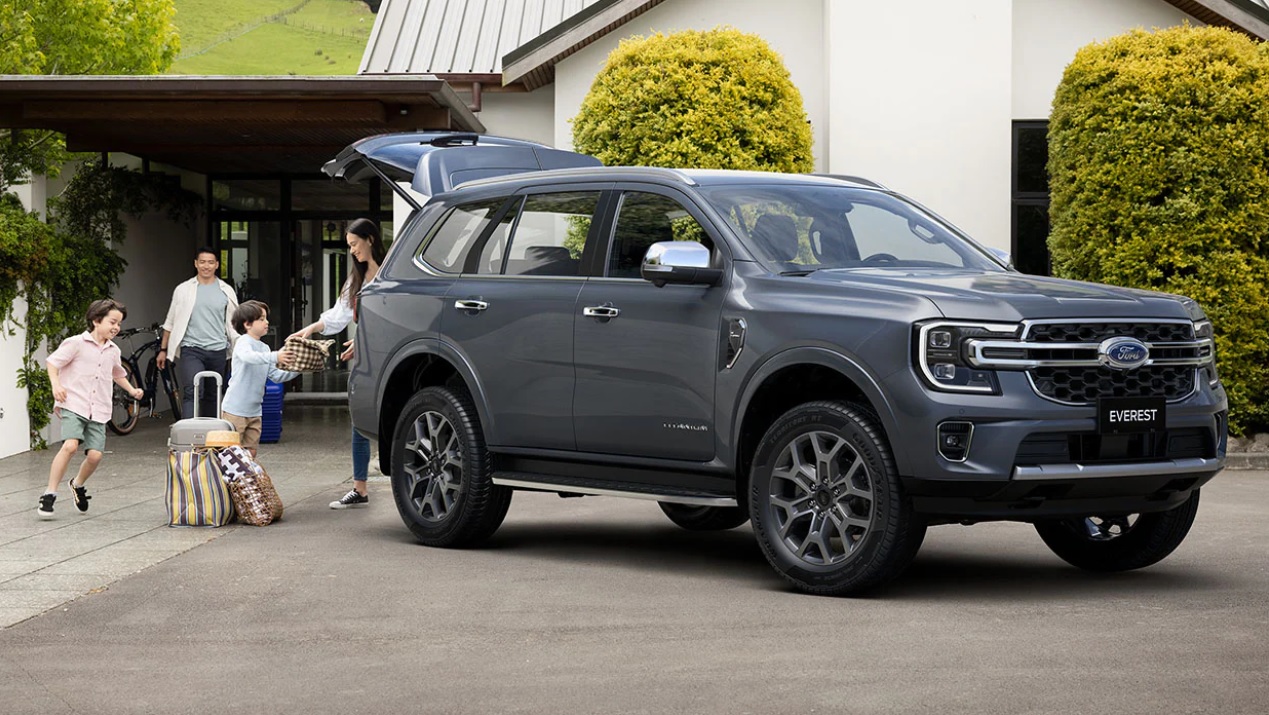 Everest Titanium+2.0L AT 4x4